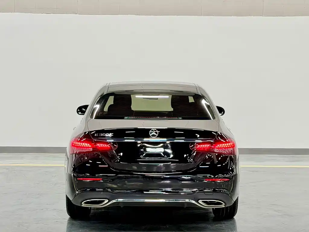 Mercedes-Benz E-Class — миниатюра 8