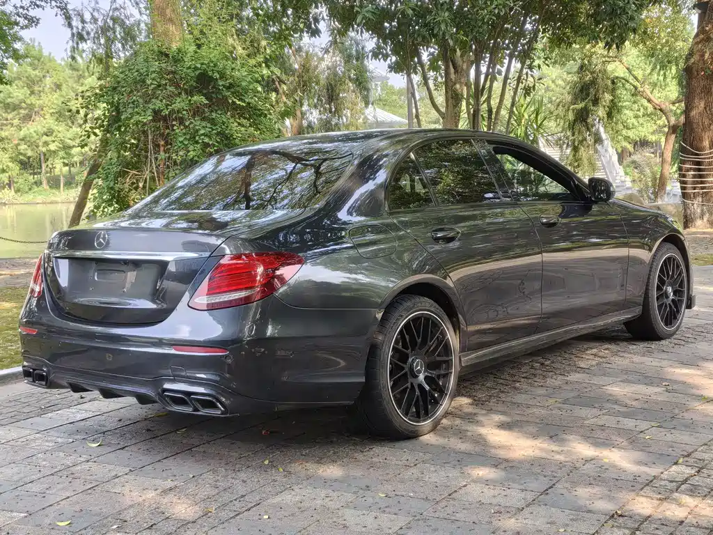 Mercedes-Benz E-Class — миниатюра 10