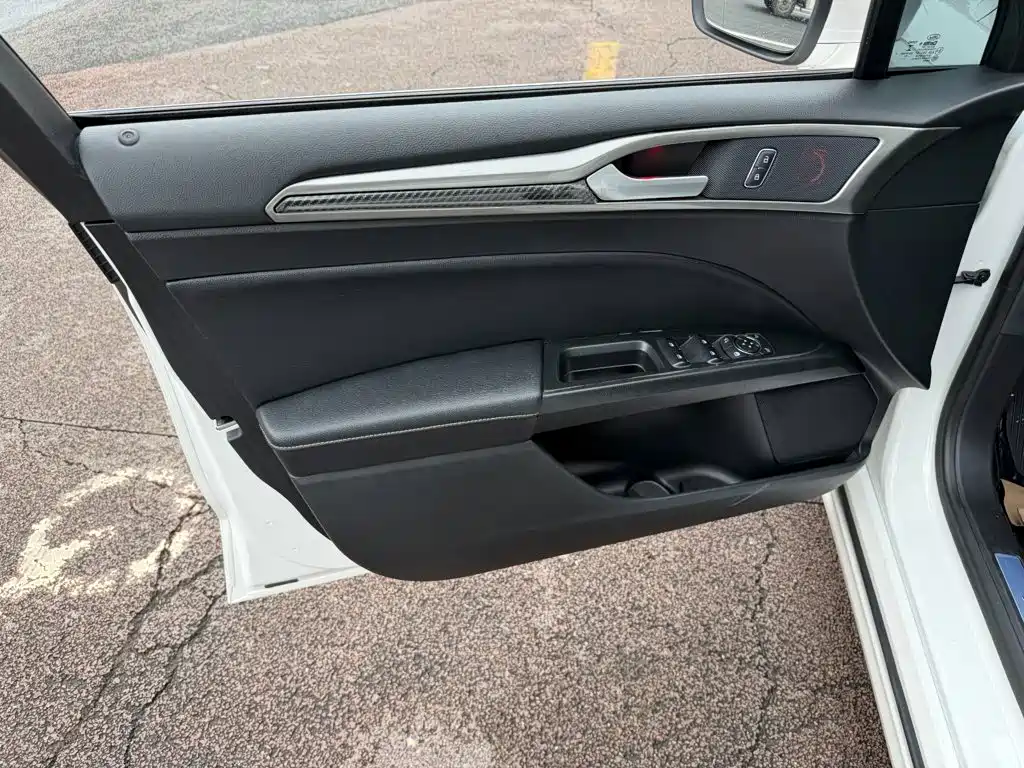 Ford Mondeo — миниатюра 6