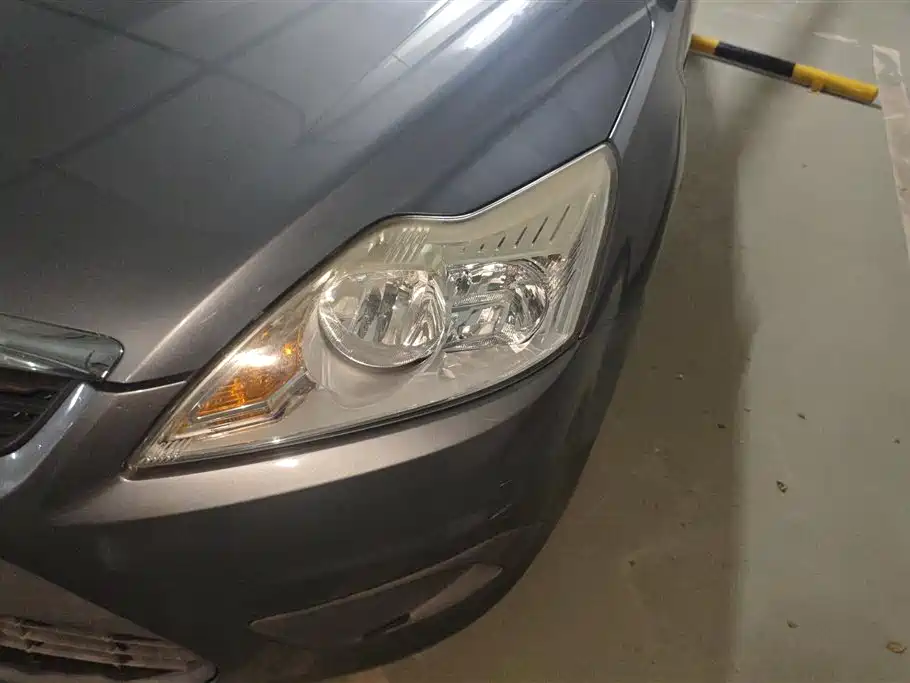 Ford Focus 2011 1.8L MT Comfort