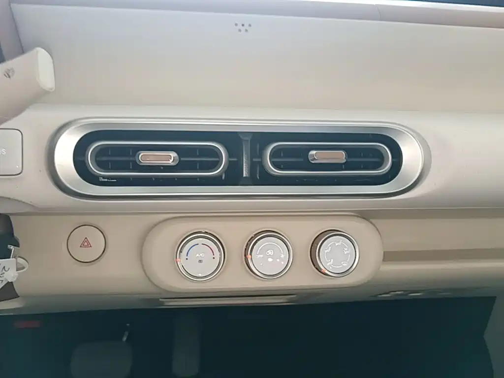 Wuling MINIEV — миниатюра 13