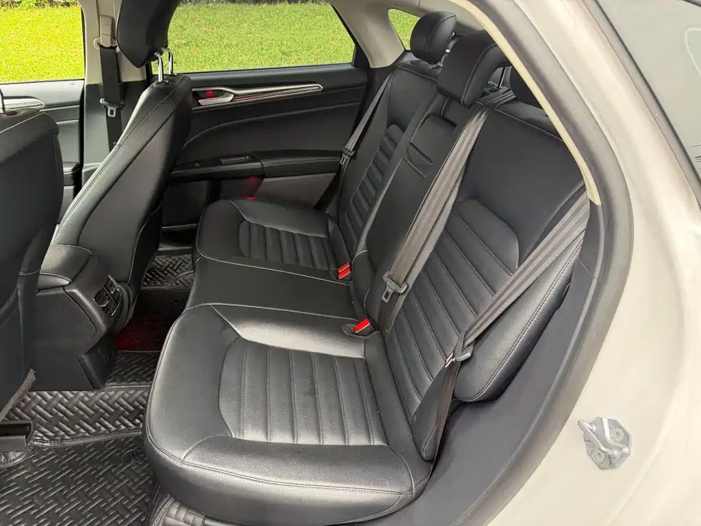 Ford Mondeo — миниатюра 12
