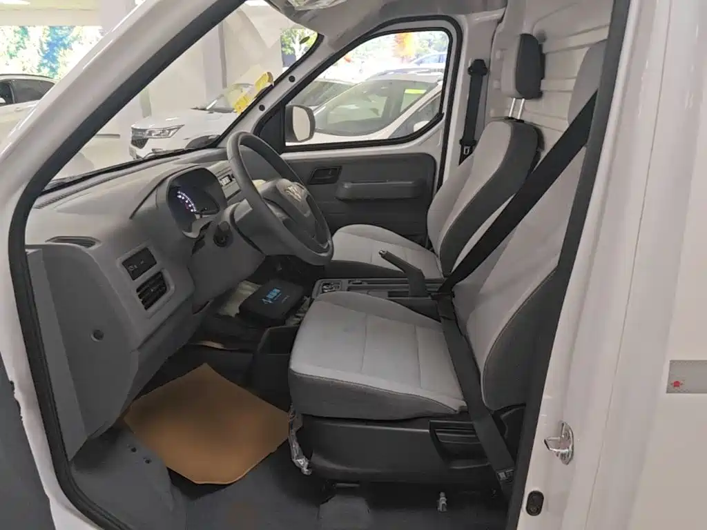Wuling Yangguang — миниатюра 15