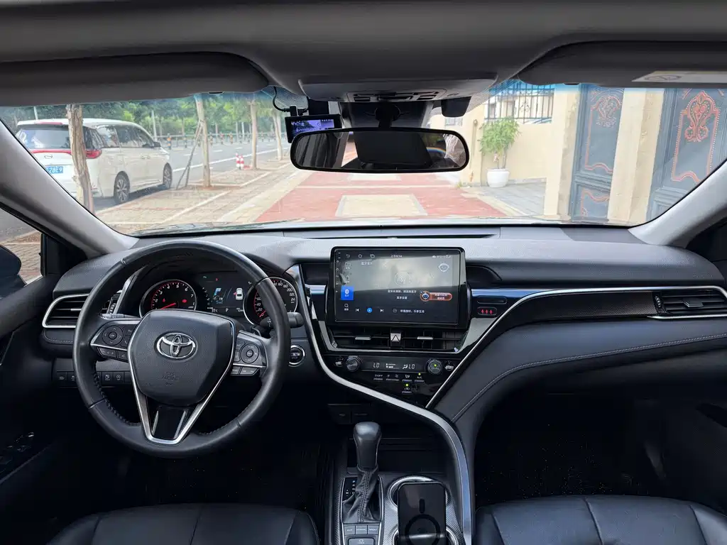 Toyota Camry — миниатюра 5