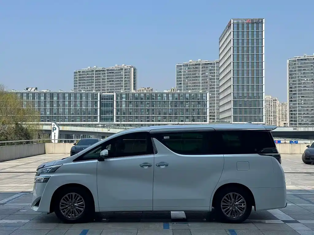 Toyota Vellfire 2021 2.5L HV Luxury