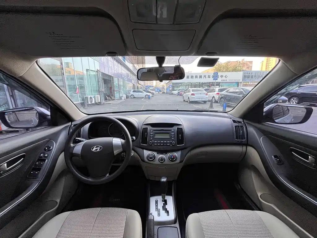 Hyundai Elantra — миниатюра 5