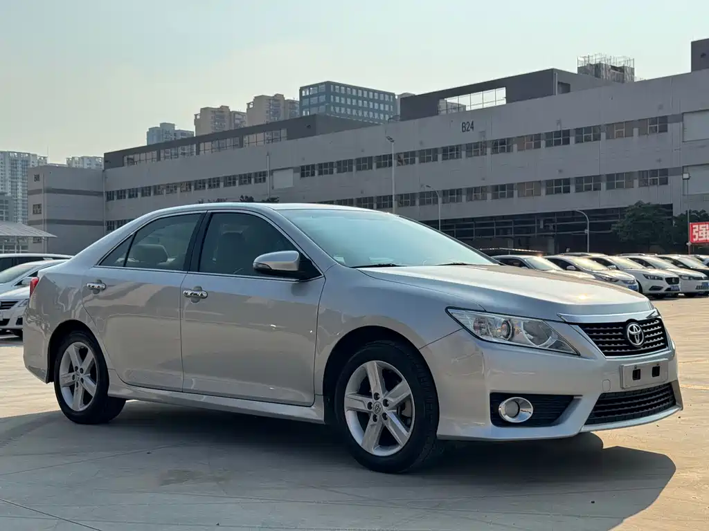 Toyota Camry — миниатюра 3