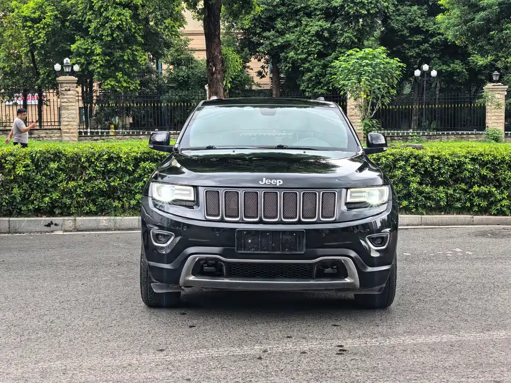 Jeep Grand Cherokee (Import) — миниатюра 2