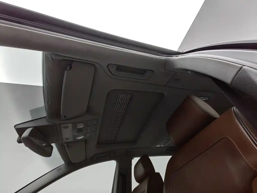 Volkswagen Phaeton — миниатюра 14
