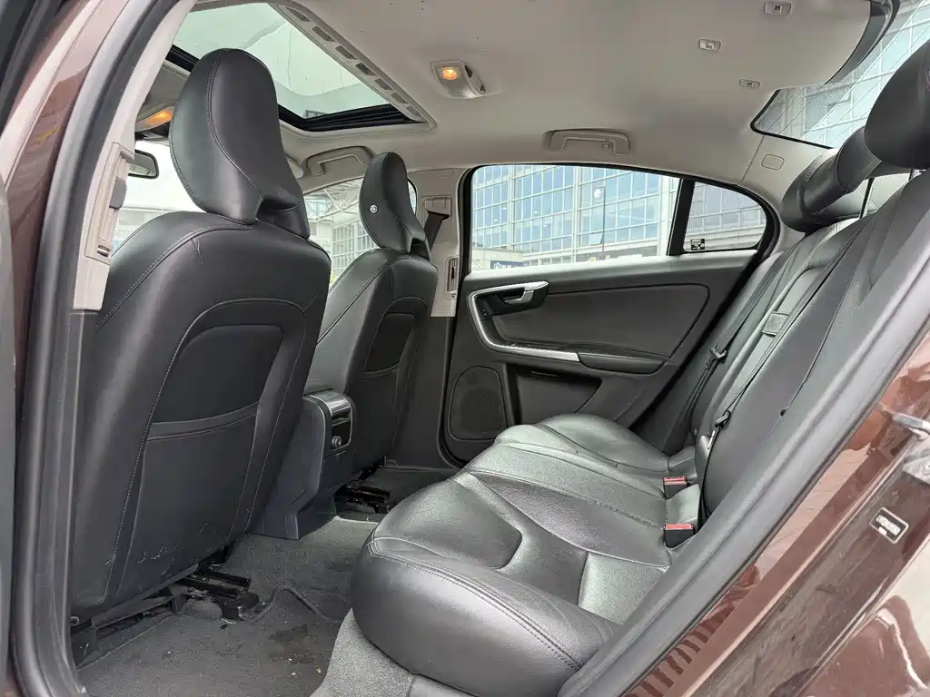 Volvo S60 — миниатюра 11