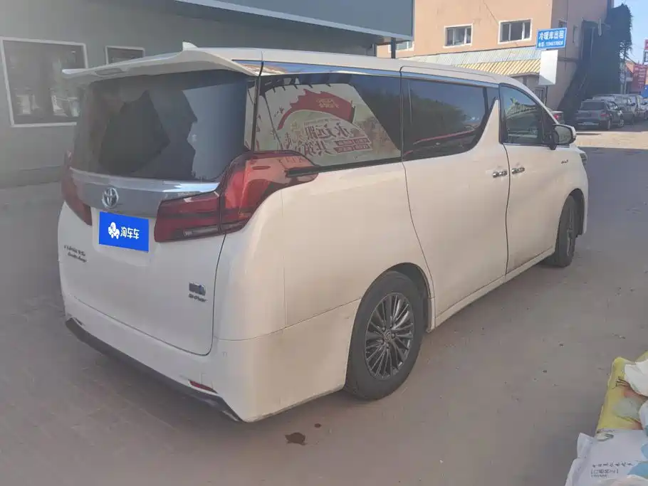 Toyota Alphard — миниатюра 3