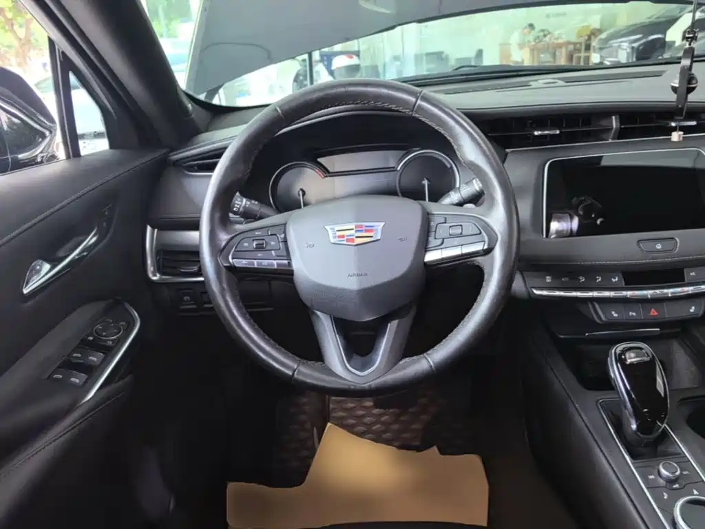 Cadillac XT4 — миниатюра 11