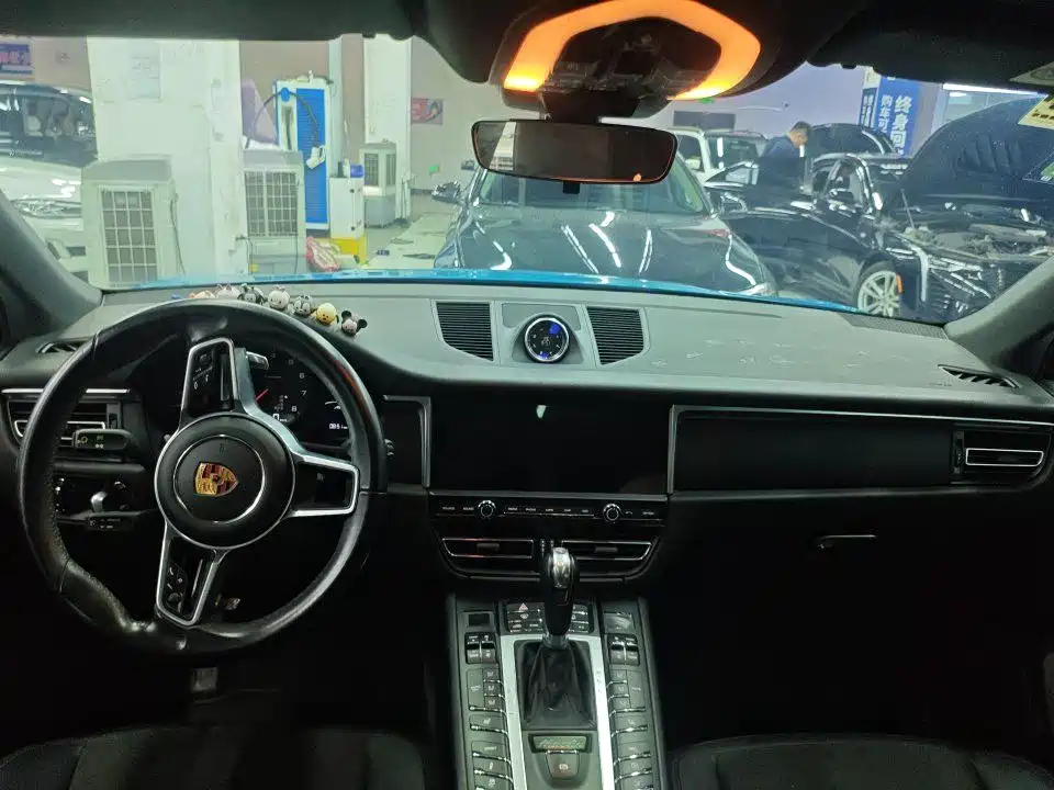 Porsche Macan — миниатюра 4