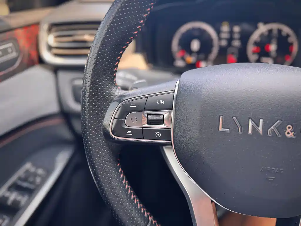 Lynk & Co 03 — миниатюра 14