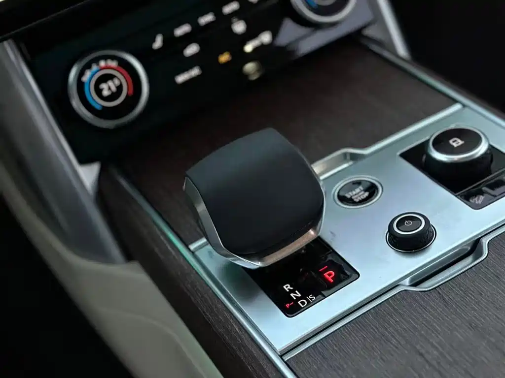 Land Rover Range Rover — миниатюра 17