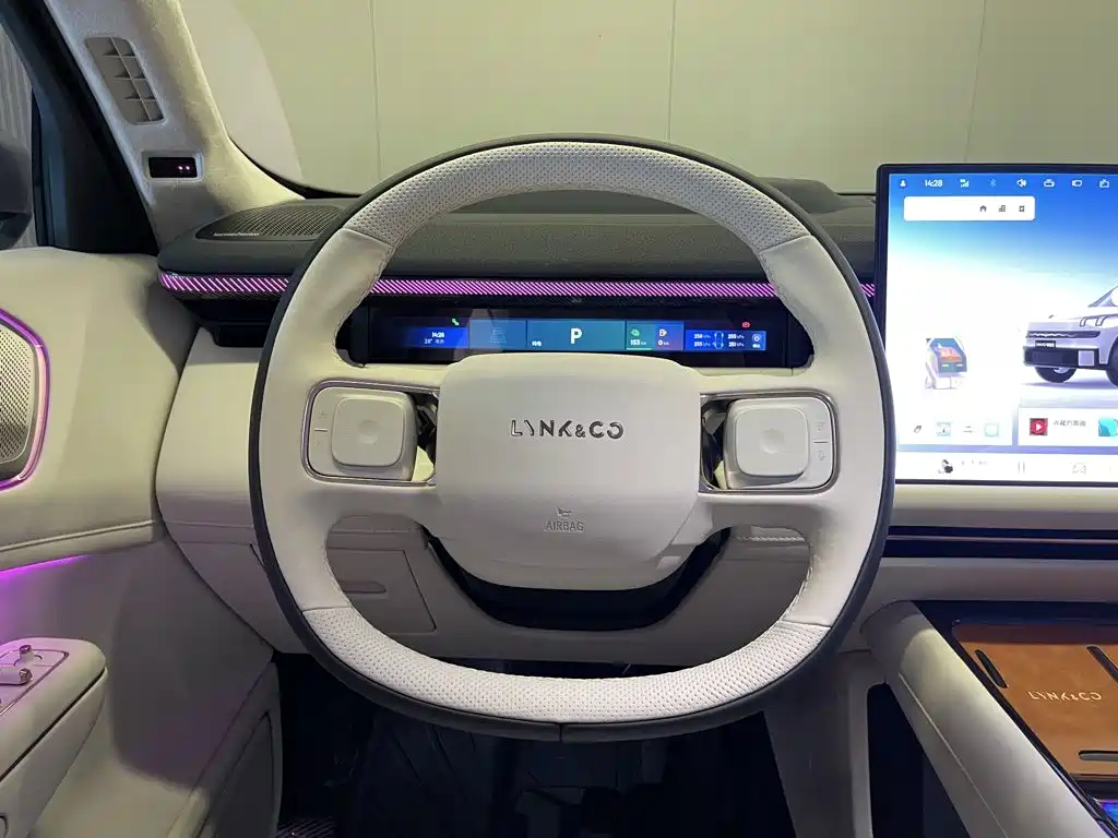 Lynk & Co 900 — миниатюра 13