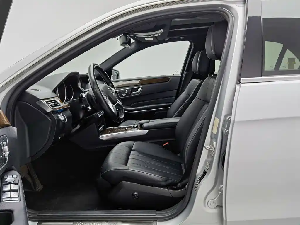Mercedes-Benz E-Class — миниатюра 10