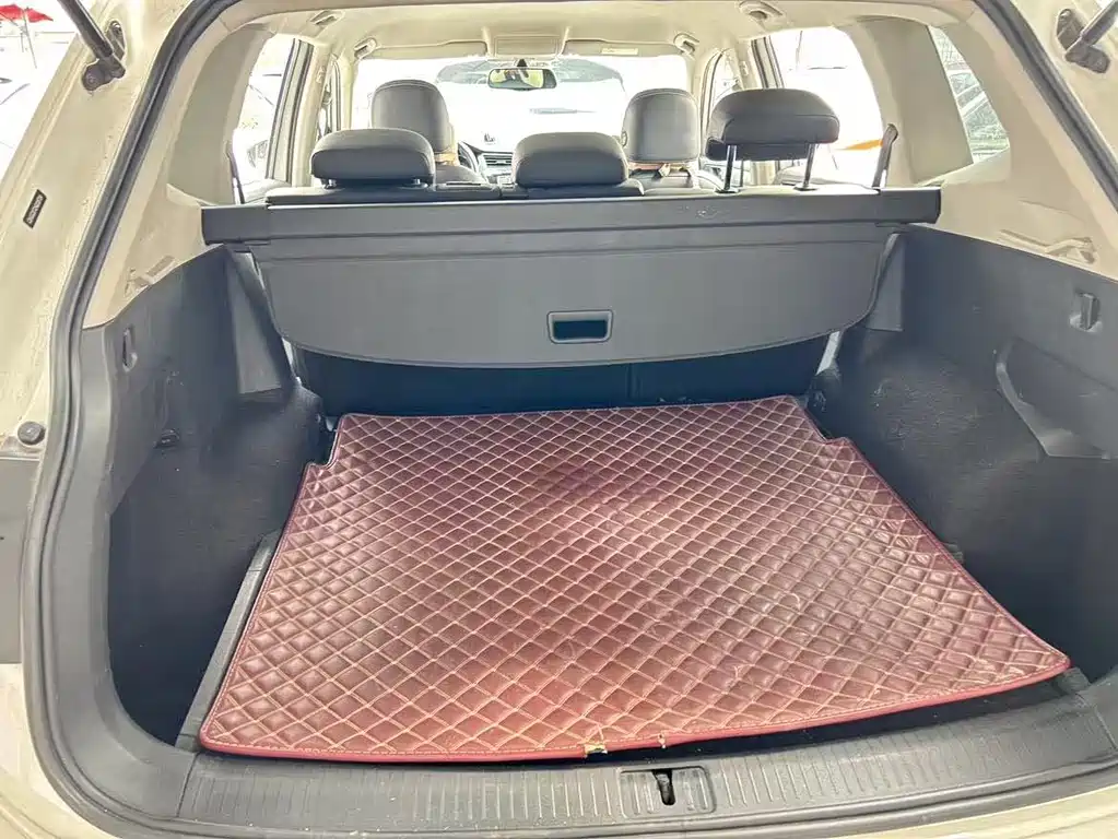 Volkswagen Tiguan L — миниатюра 11