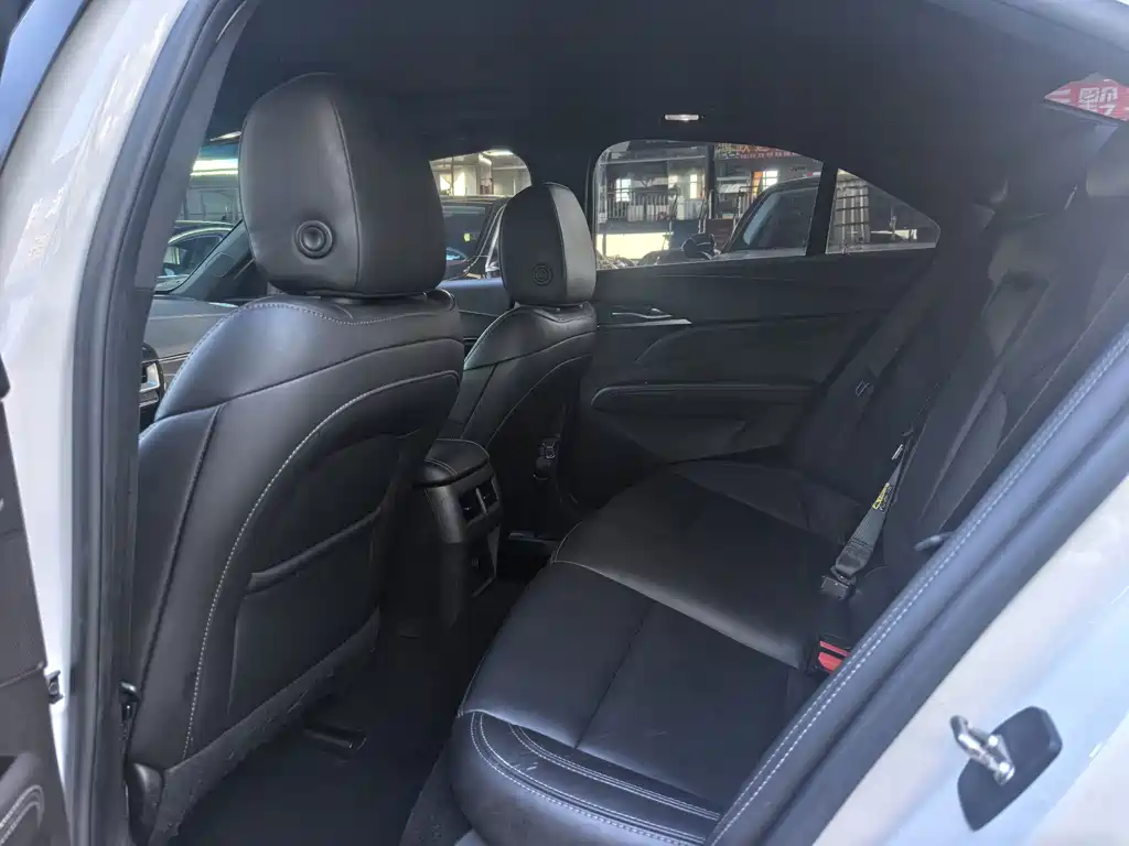 Cadillac CT4 — миниатюра 5
