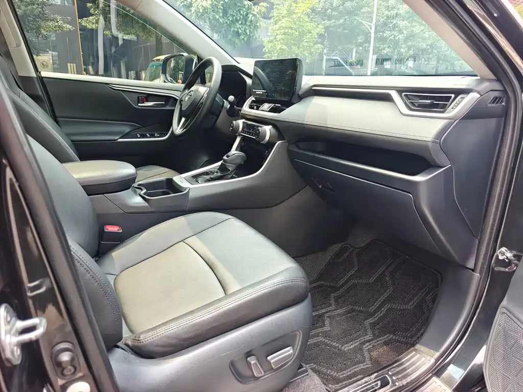 Toyota RAV4 — миниатюра 10