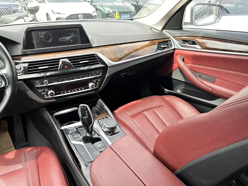 BMW 5 Series — миниатюра 6
