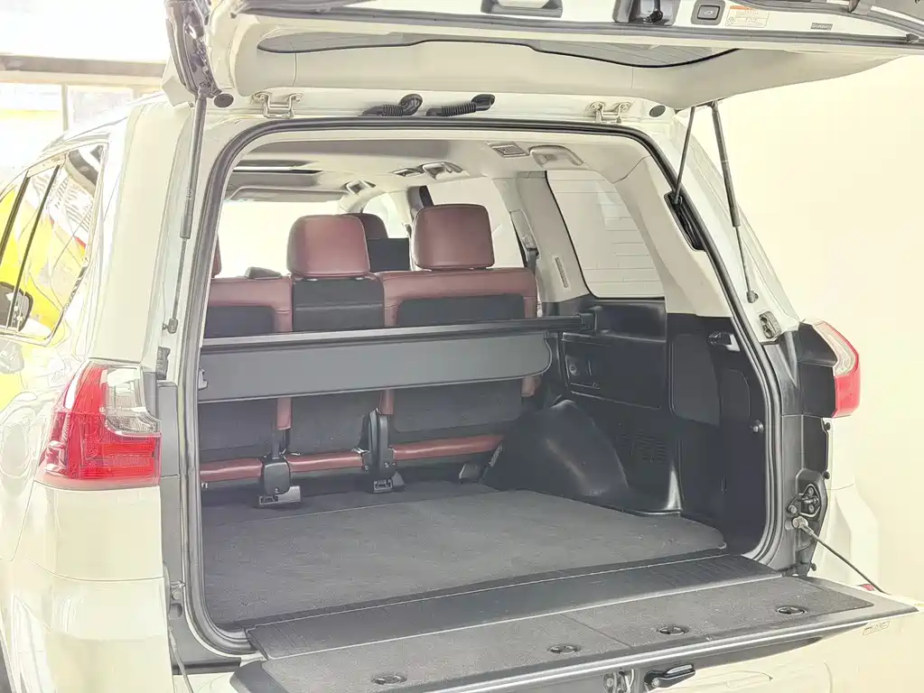 Lexus LX — миниатюра 10