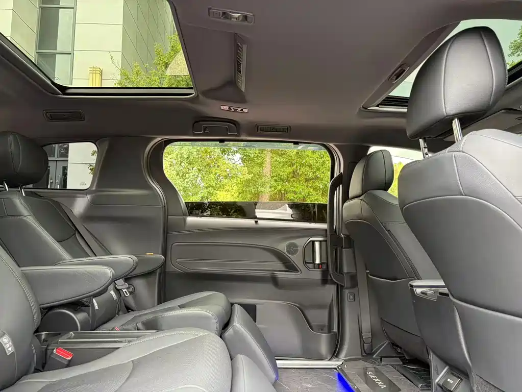 Toyota Sienna — миниатюра 13