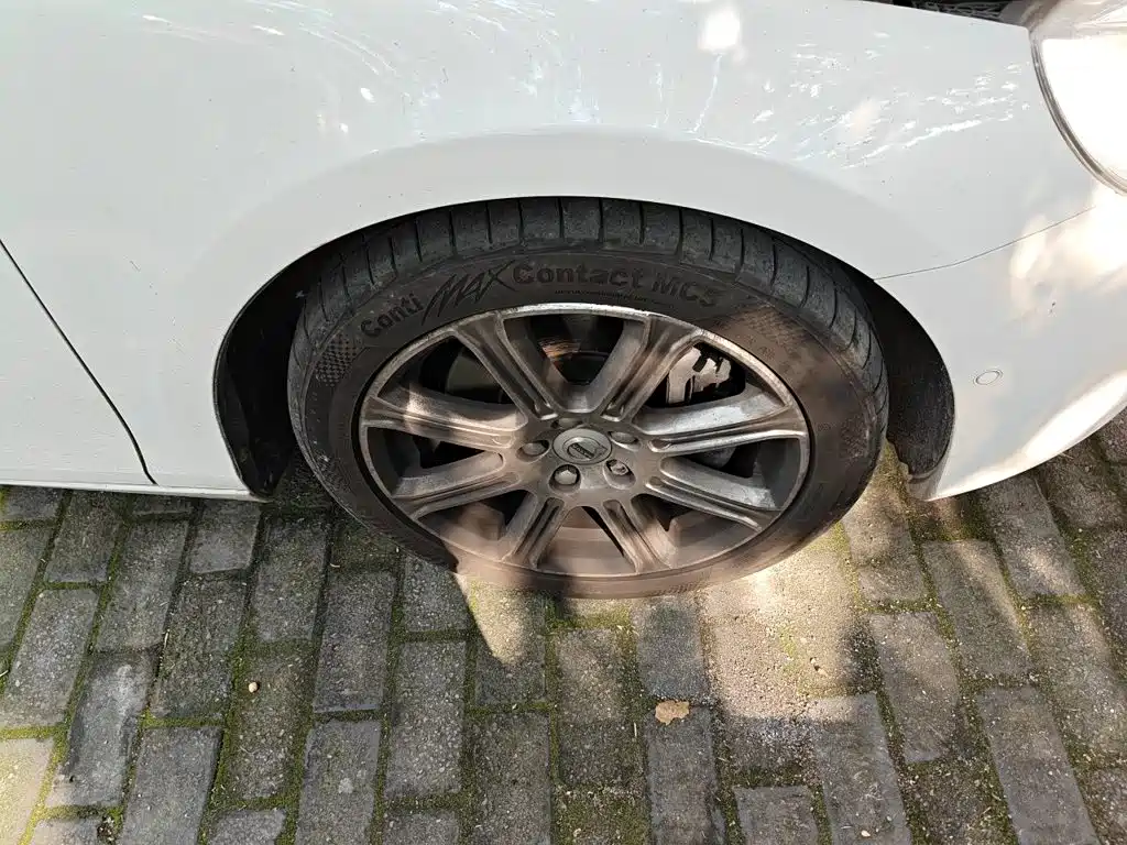 Volvo V40 — миниатюра 8