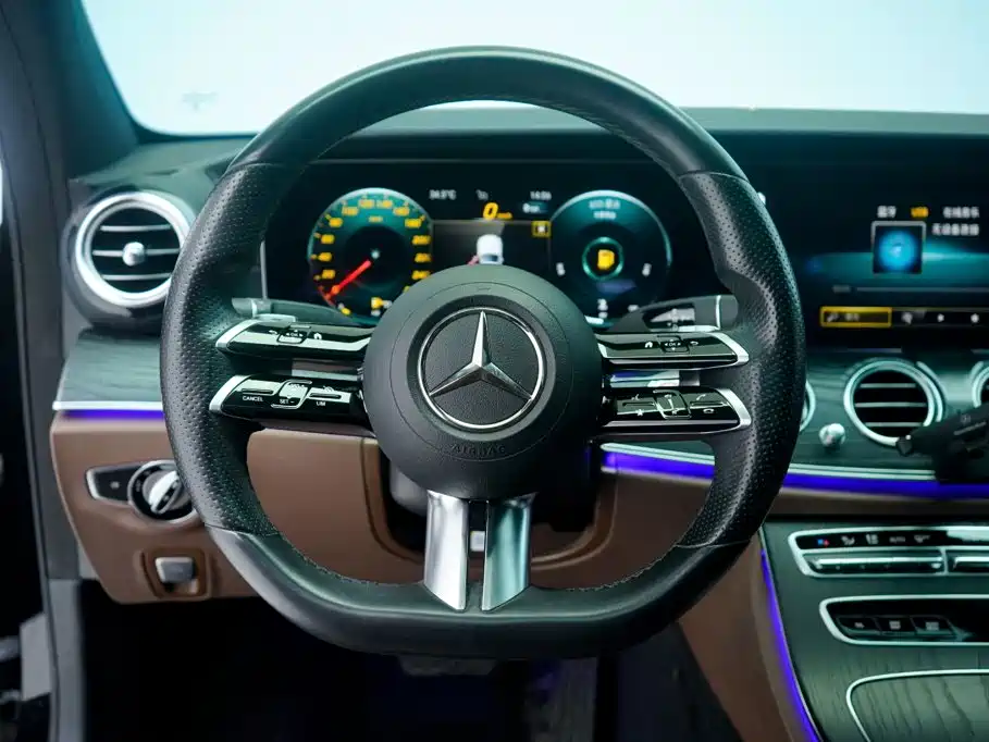 Mercedes-Benz E-Class — миниатюра 16