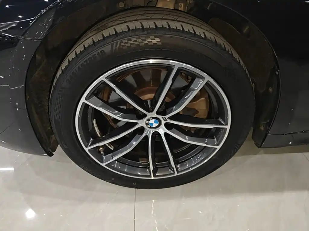 BMW 5 Series — миниатюра 23