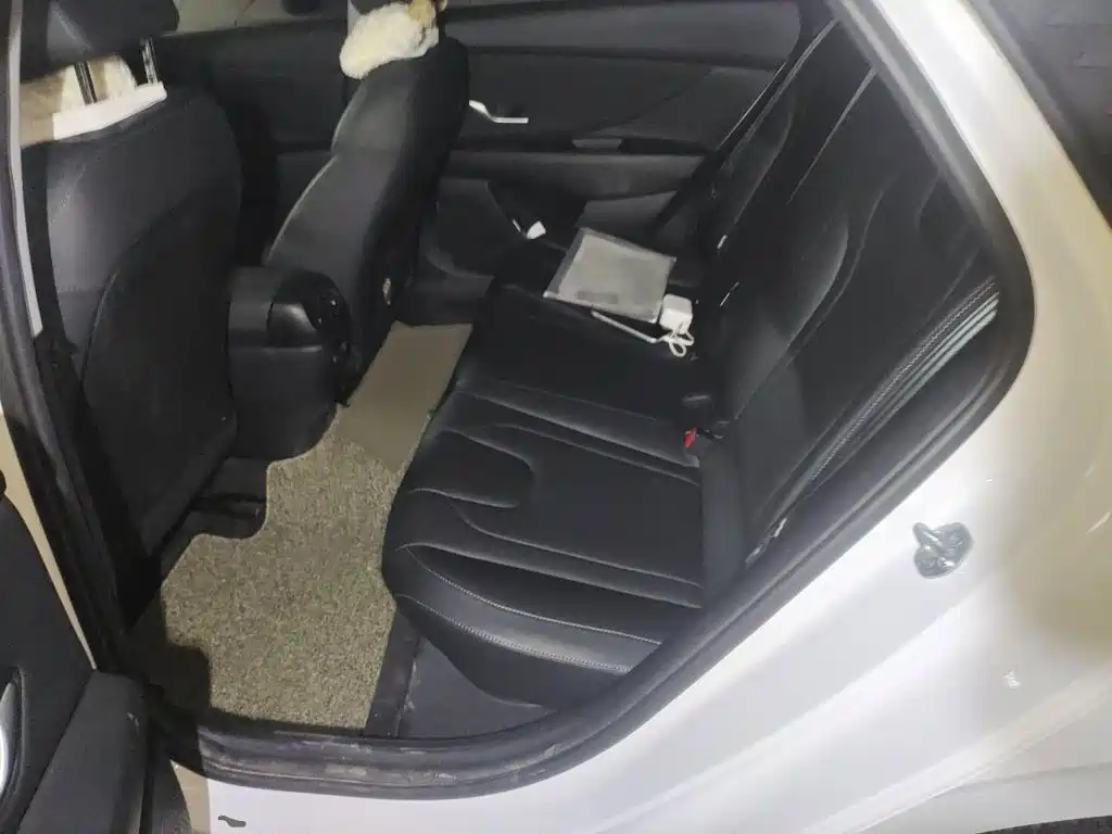 Hyundai Elantra — миниатюра 13