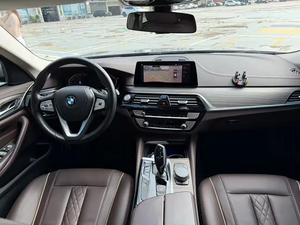 BMW 5 Series — миниатюра 5