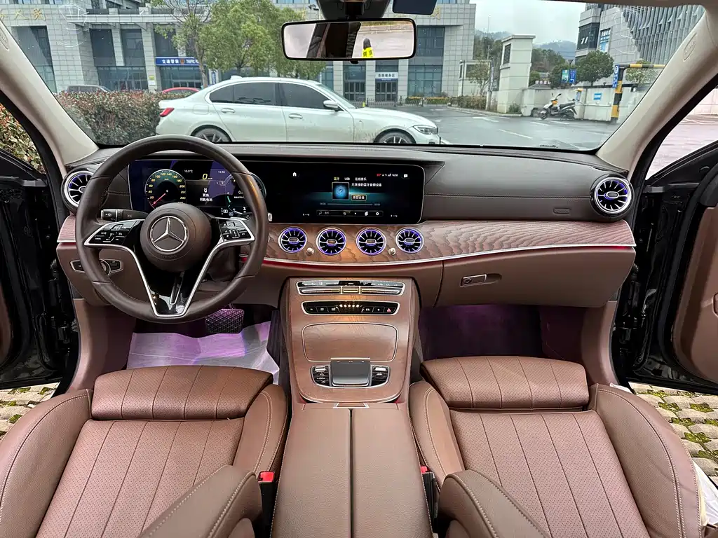 Mercedes-Benz E-Class — миниатюра 12