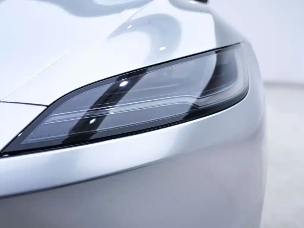 Tesla Model 3 — миниатюра 10