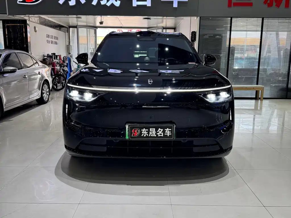 Aito M8 2025 Max+ 53.4kWh 5 мест (192 ）