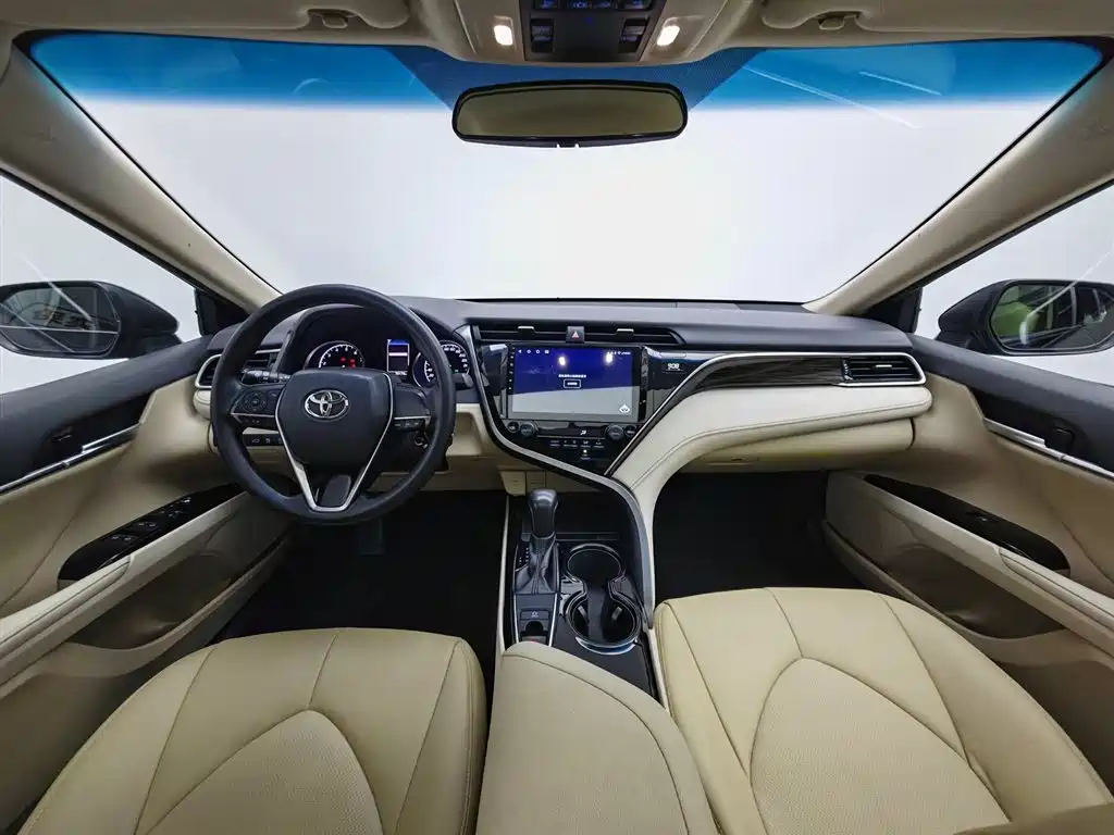 Toyota Camry 2018 2.0E Elite