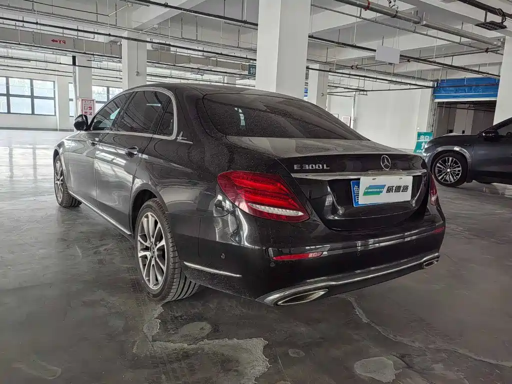 Mercedes-Benz E-Class — миниатюра 4