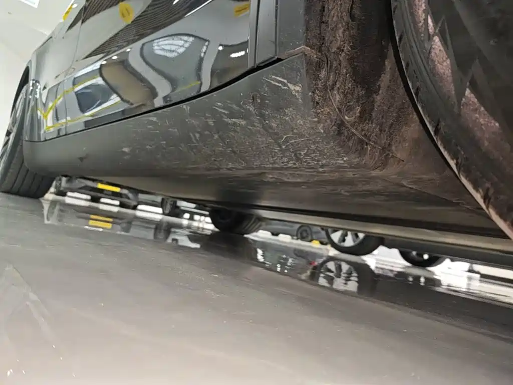 Tesla Model Y — миниатюра 21