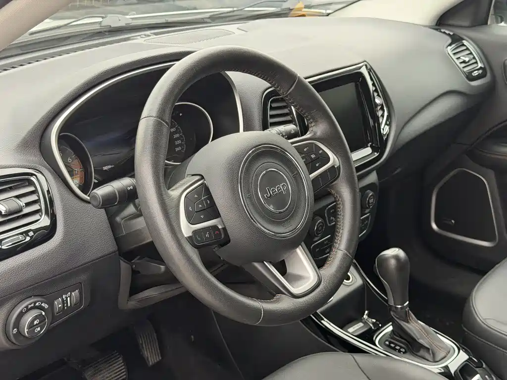 Jeep Compass — миниатюра 3