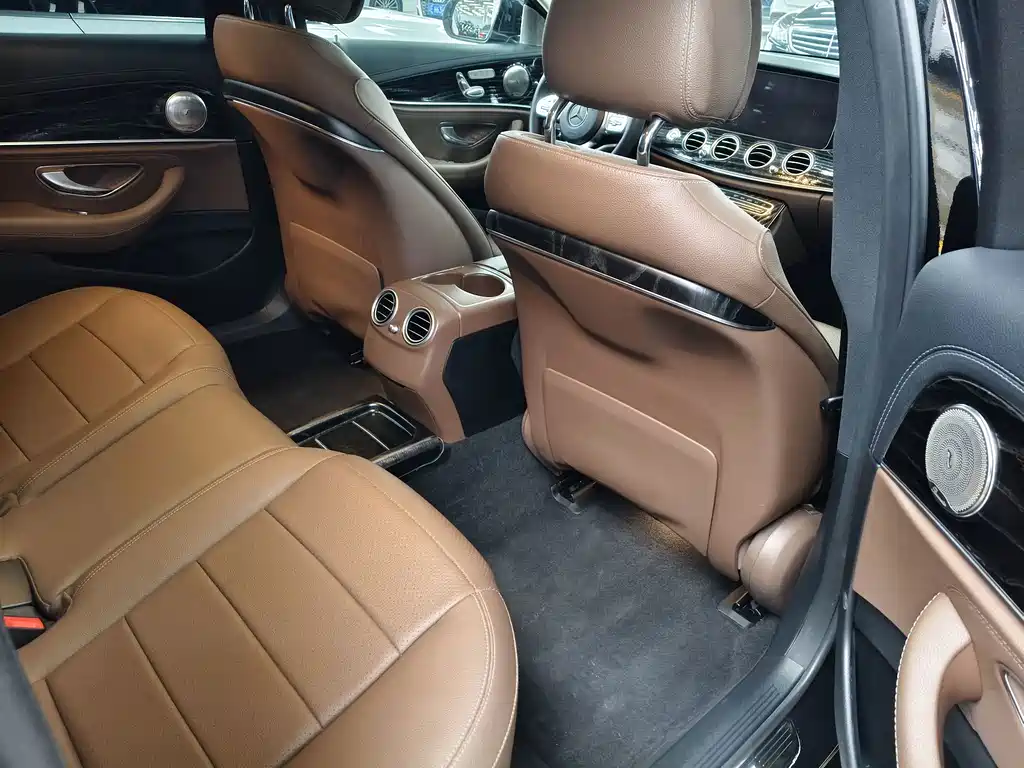 Mercedes-Benz E-Class — миниатюра 14