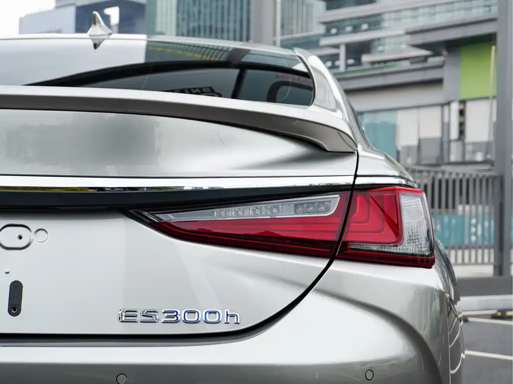 Lexus ES — миниатюра 8