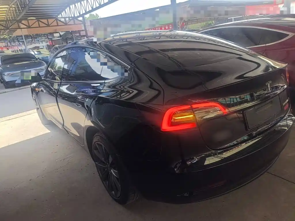 Tesla Model 3 — миниатюра 5