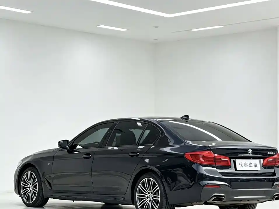 BMW 5 Series — миниатюра 9