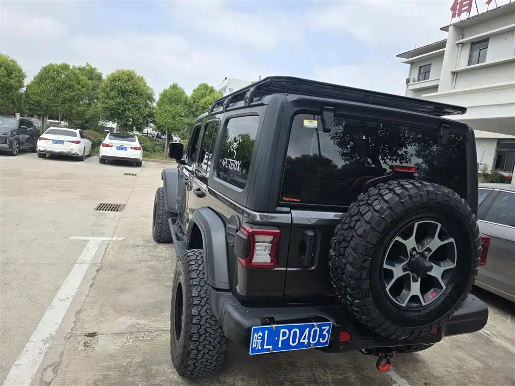 Jeep Wrangler - фото 6