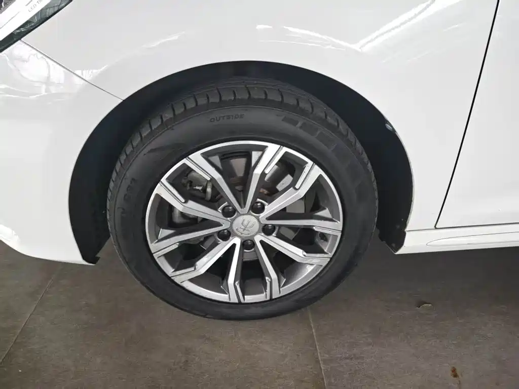 BYD MAX — миниатюра 23