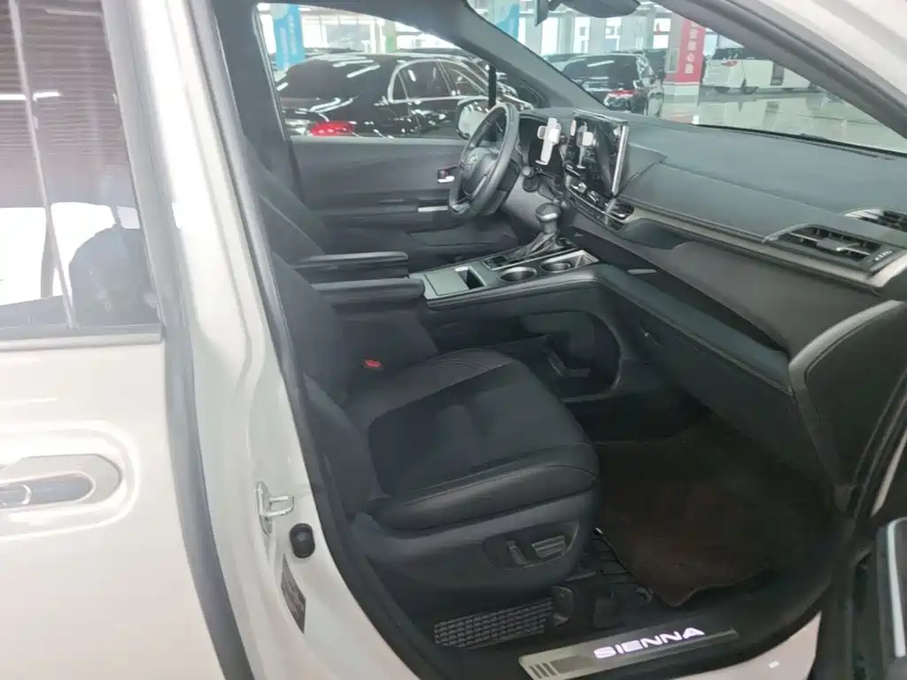 Toyota Sienna — миниатюра 25