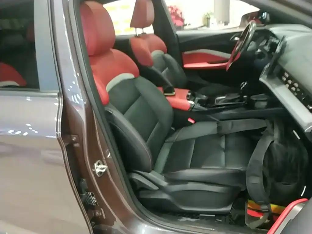 MG MG5 — миниатюра 25