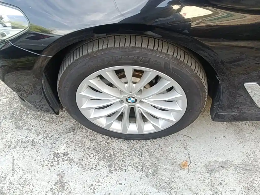 BMW 5 Series — миниатюра 23
