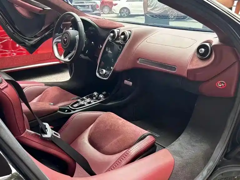 McLaren GT — миниатюра 3