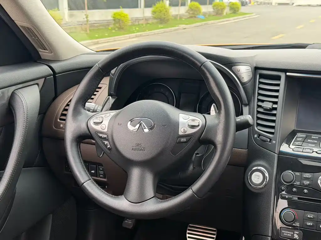 Infiniti QX70 — миниатюра 17